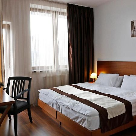 Hotel Club-2100 กูเดาริ ภายนอก รูปภาพ