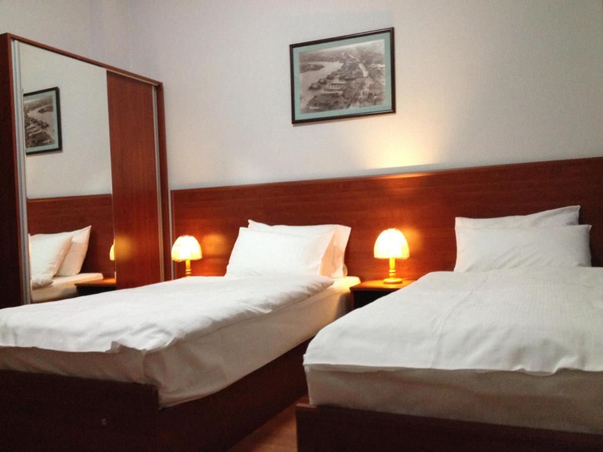 Hotel Club-2100 กูเดาริ ภายนอก รูปภาพ