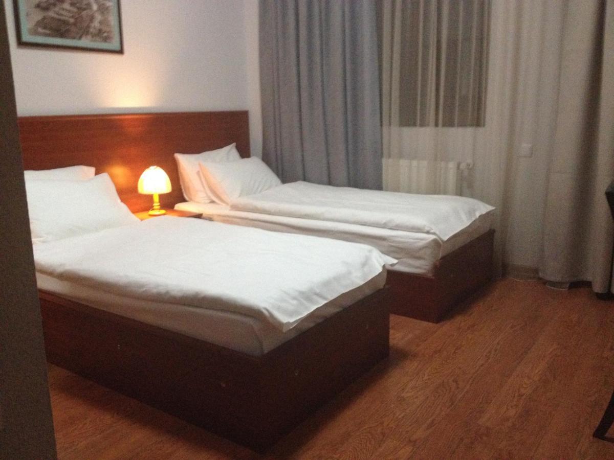 Hotel Club-2100 กูเดาริ ภายนอก รูปภาพ