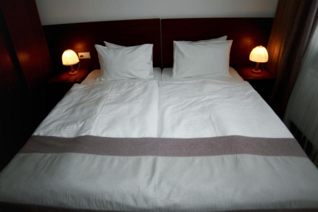 Hotel Club-2100 กูเดาริ ภายนอก รูปภาพ